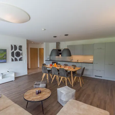 Schoenblick Residence Apartments - Including Summer Card Zell am See Room photo